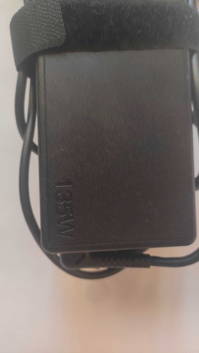 Зарядно lenovo 135W 20v /6.7A с правоъгълна букса.