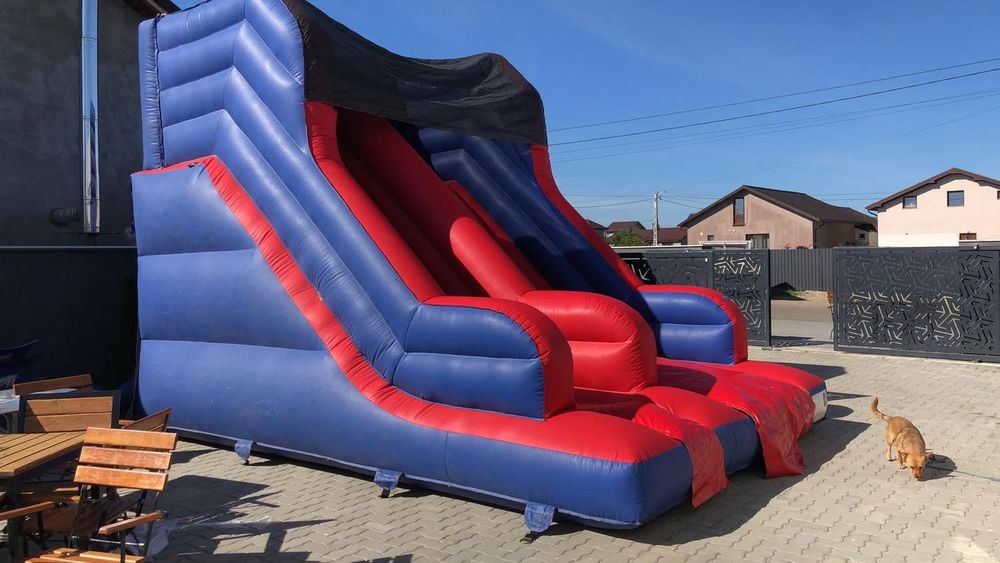 Tobogan. Topogan. Tobogane gonflabile