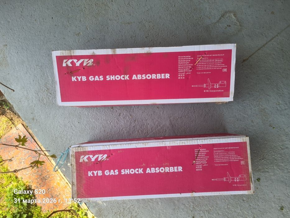 Передние амортизаторы KYB Gentra б/у.