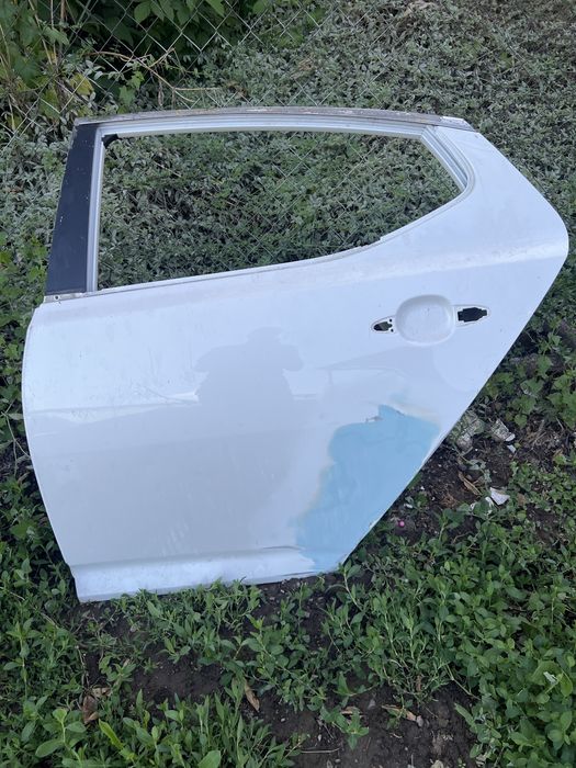 Продам задний левый дверь на KIA K5