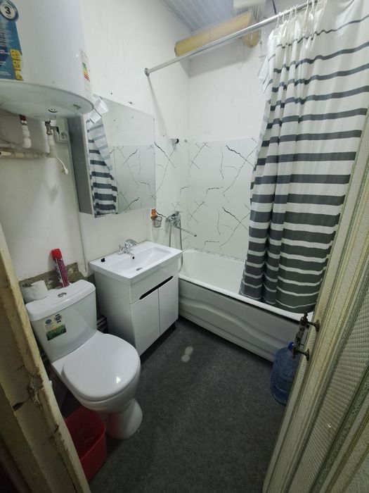 Сдаётся  в аренду 1 ком. квартира в Чирчике  10 микрорайон