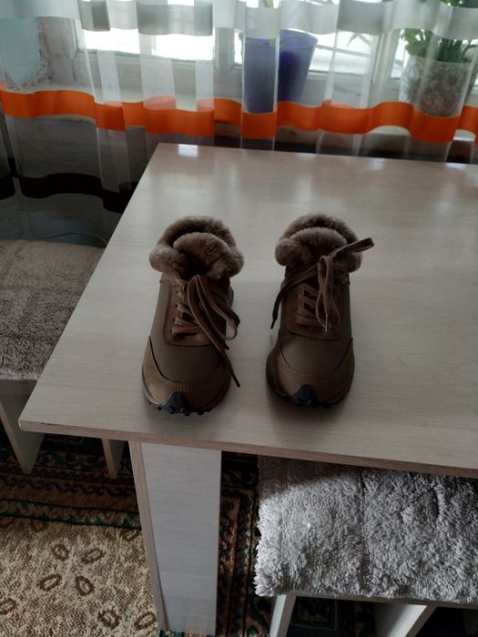 Продам зимние кроссовки