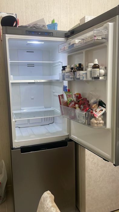 Холодильник Samsung