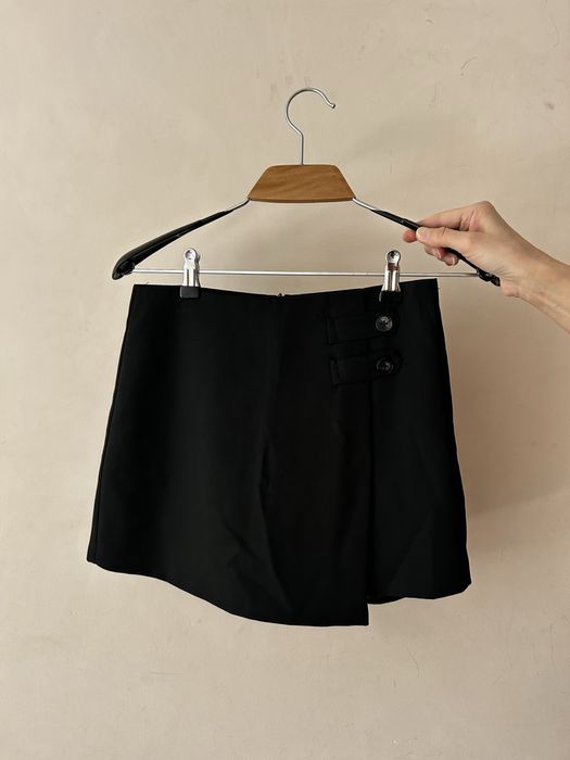 Черные шорты-юбка