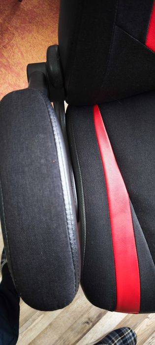 Геймърски стол червено и черно