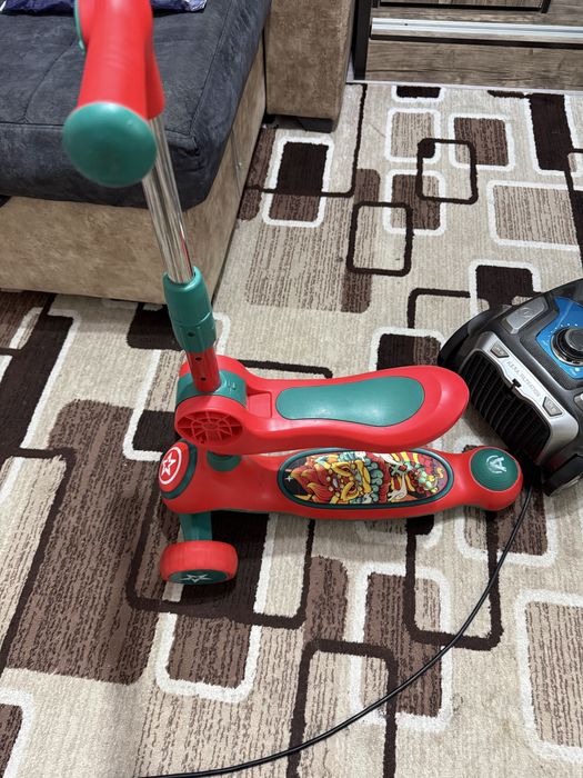 Самокаты для мальчика и девочки