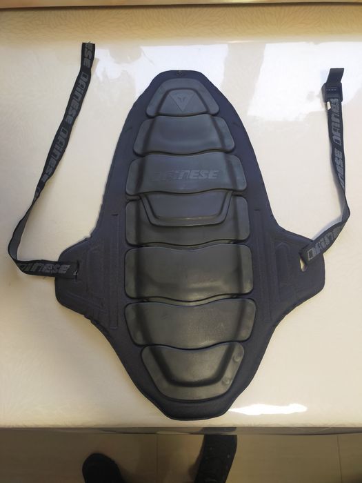 Vând protecție DAINESE pentru spate