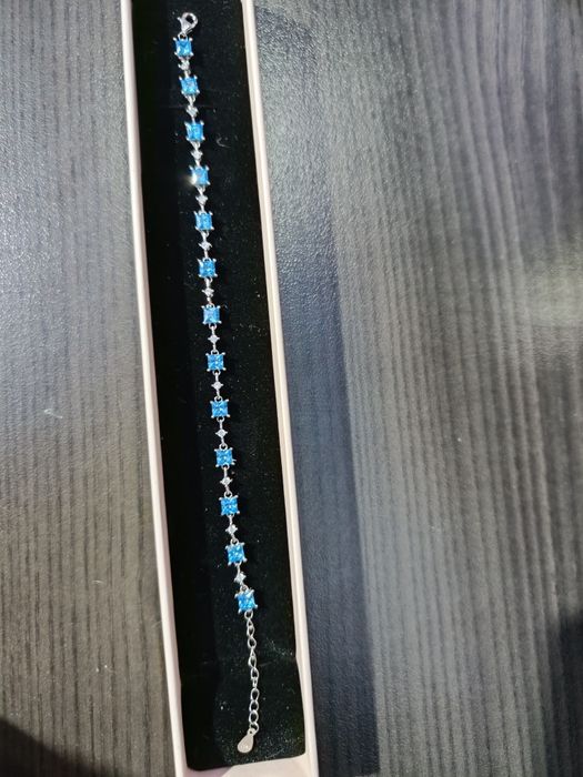 Сребърна гривна със син топаз