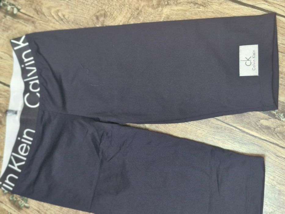 Pantaloni scurti noi