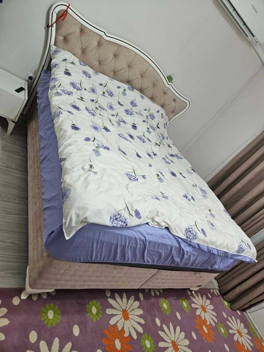 Спалня с матрак .