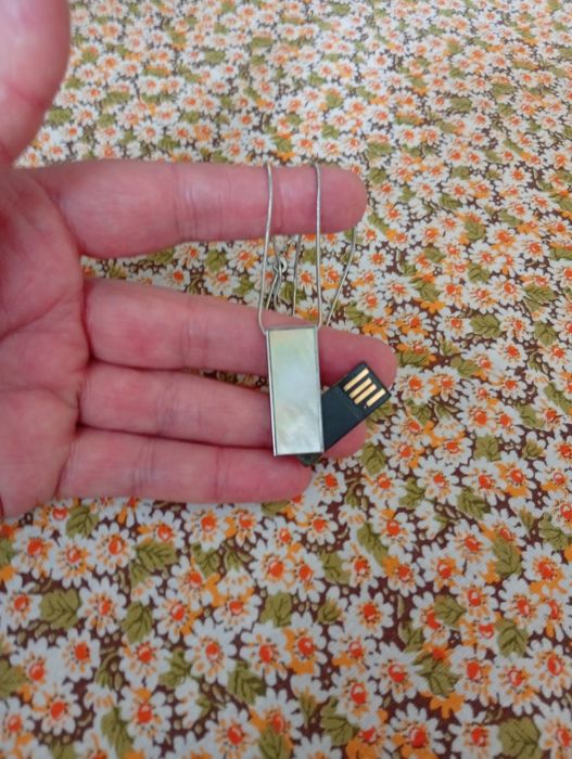 Флашка Колие 2 G