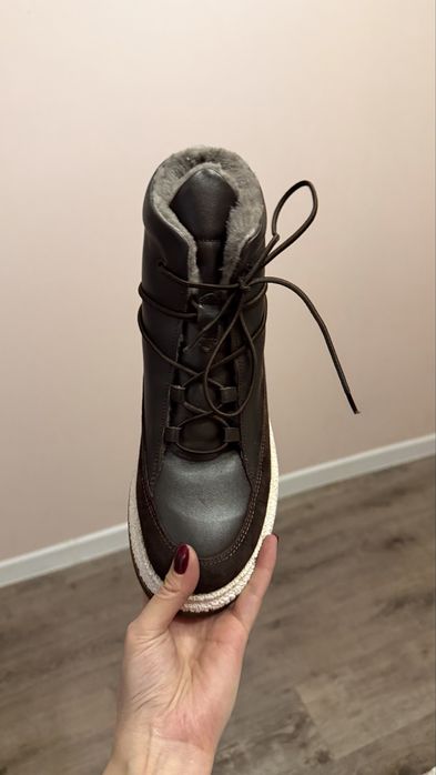 Продам зимнюю обувь в размере 37