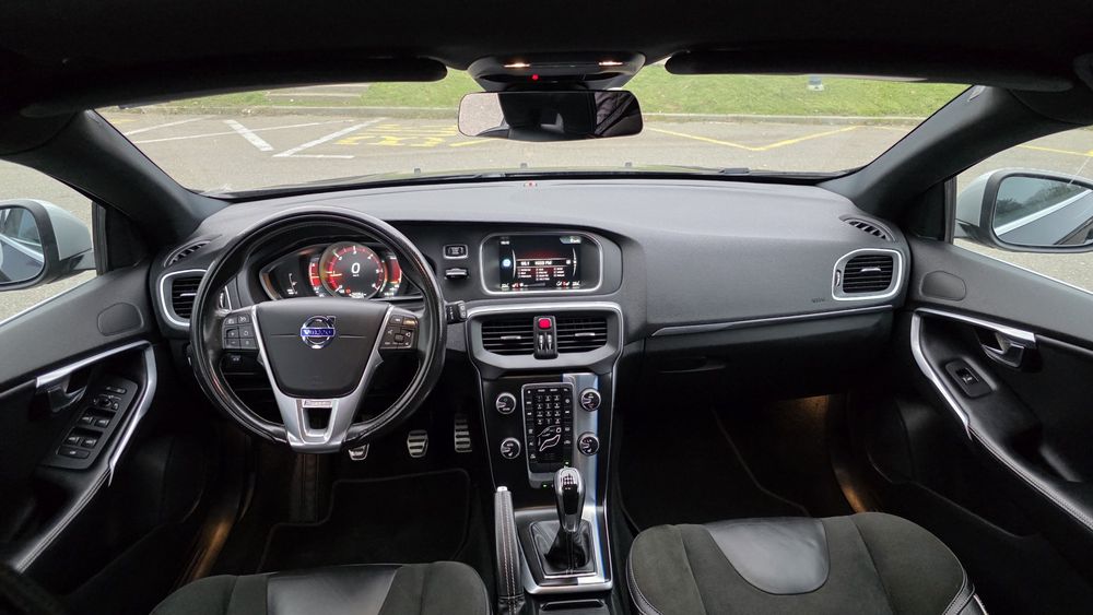 Volvo v40 R desing 2015 2.0 120 cp euro 6