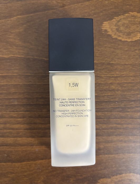 Фон дьо тен на Dior