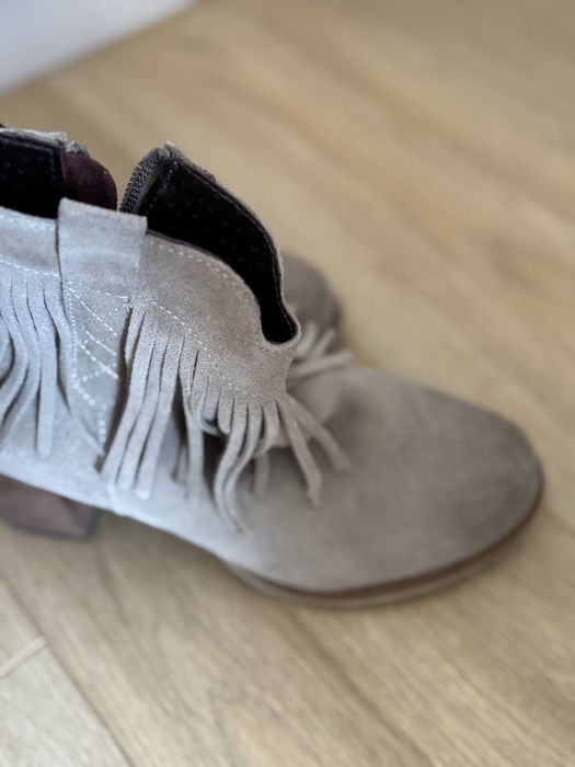 Обувки от естествен велур и кожа