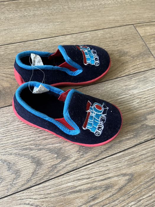 Нови пантофки с размер 23