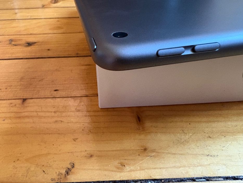 Продавам iPad 9 256 Gb - изключително запазен