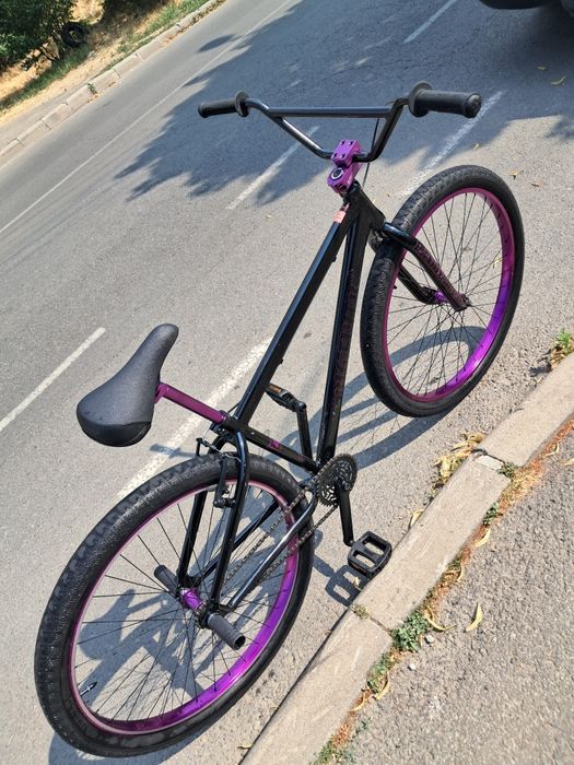 Bmx 29. Se bikers. Big Flyer. Wheelie. Dirt.