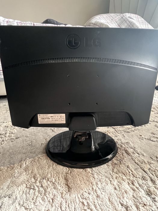 монитор 18.5" LG Flatron W1943SS