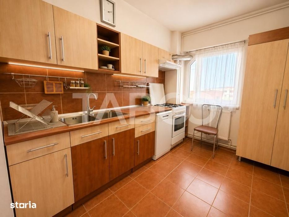 Apartament decomandat de inchiriat 3 camere 2 bai Mihai Viteazul