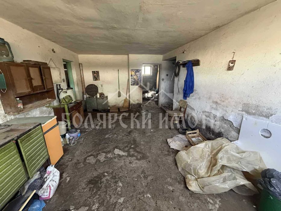 Монолитна двуетажна къща в с. Присово