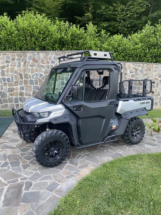 Can am traxter hd 10 pro accesorii de 9 000 euro incluse in pret.  Lama de zapada , salarita pentru zapada incluse in pret !!!