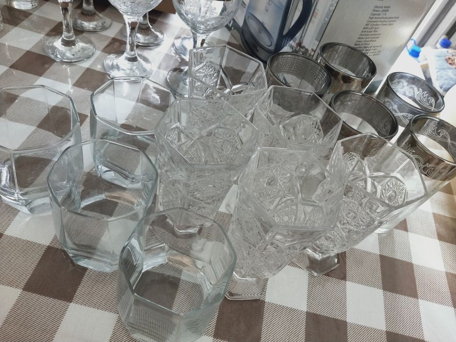 Продам стаканы 13шт и рюмки