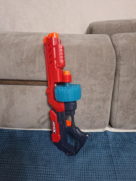 Продам автомат Nerf в хорошом состоянии