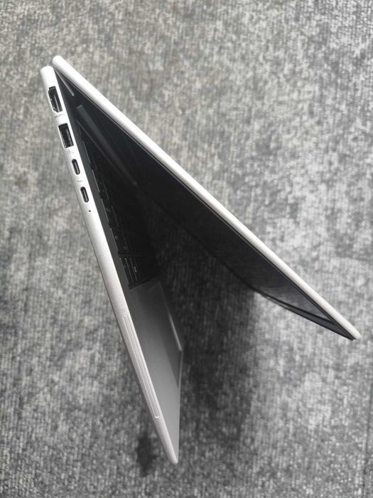 laptop HP EliteBook 845 G11 utilizat
