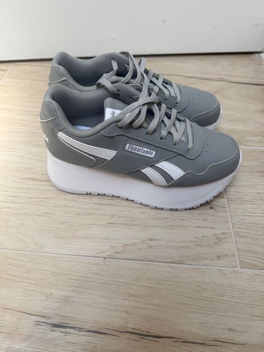 Adidași talpă inalta Reebok