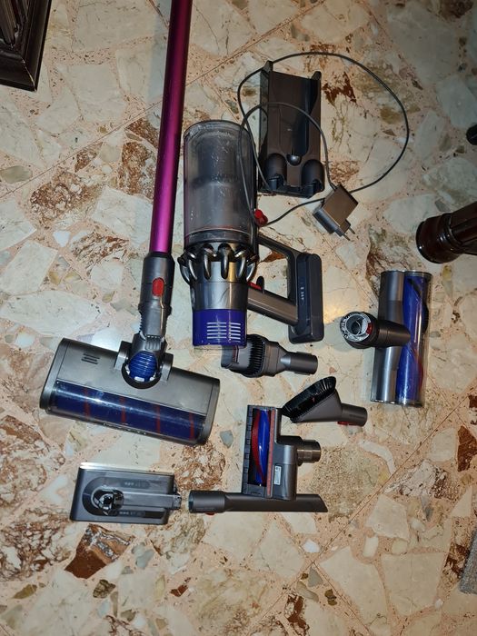 DAYSON V10 in perfecta stare cu accessori
