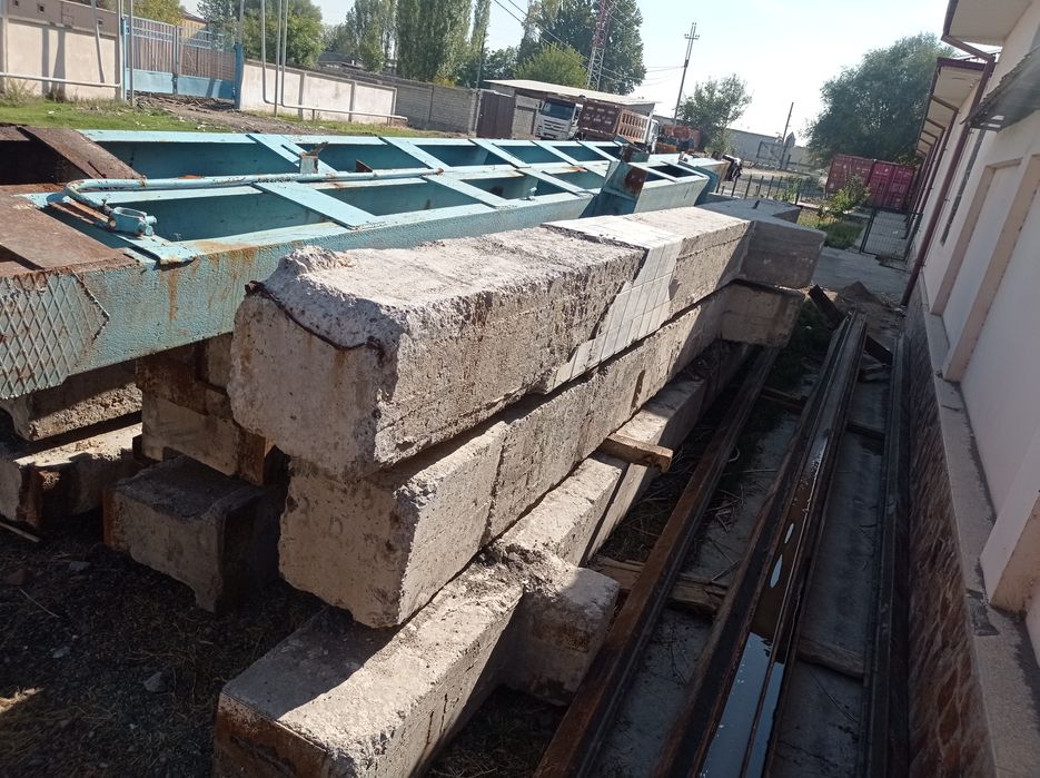 Подкранний балка 60 лик 6 дона . стойкала 40х40 4 дона Темир стойка 2