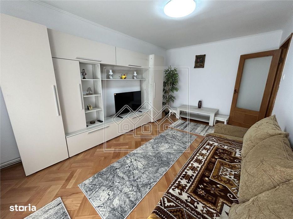 Apartament spatios cu 3 camere, Str. Scoala de Inot