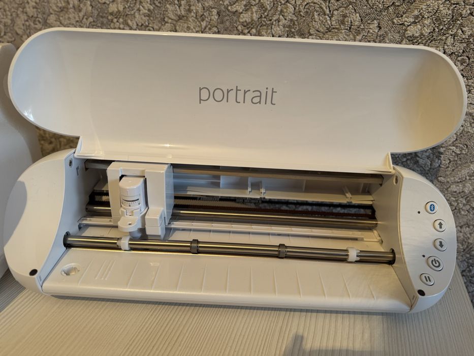 Продается режущий плоттер Silhouette Portrait 3