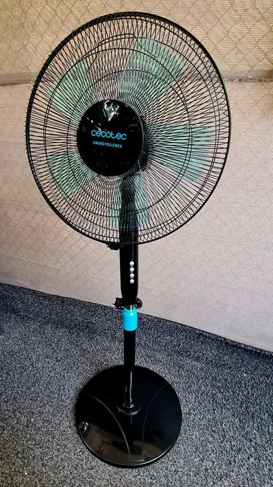 Ventilator cu picior 45 W 90 lei