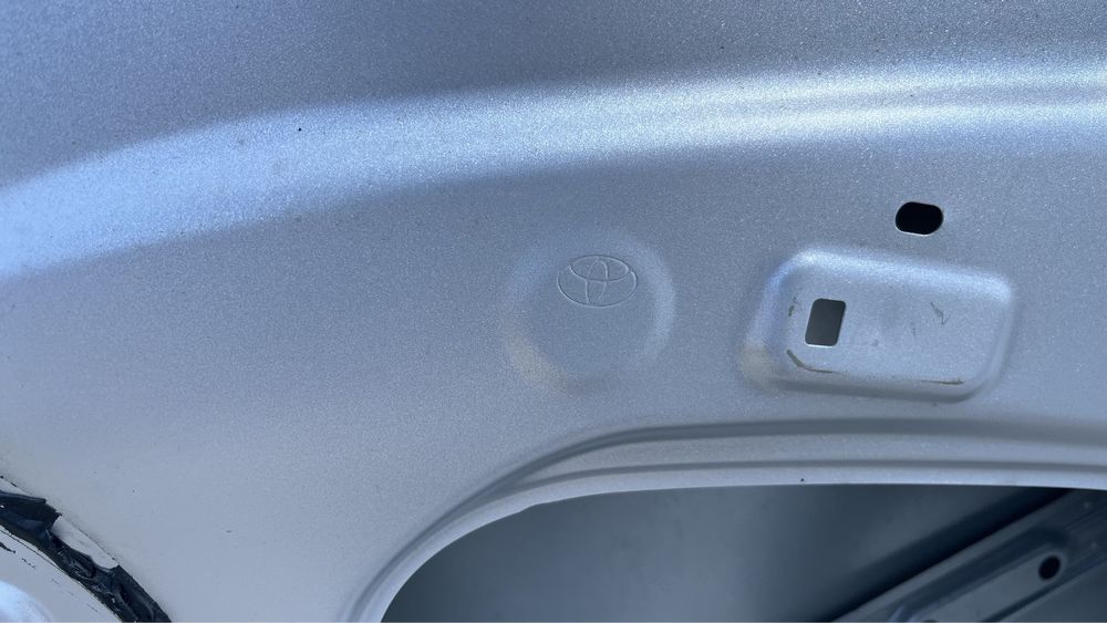 1 брой задна лява и 2 броя задна дясна врата Toyota Rav4 4 (2012-2018)