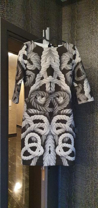 Дамска рокля и къс гащеризон