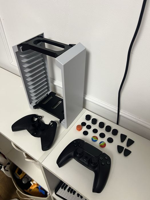 Диски для PlayStation + аксессуары
