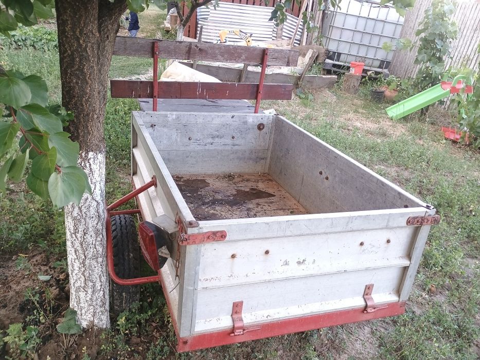Remorca motocultor cu sezut de aluminiu, stare foarte buna