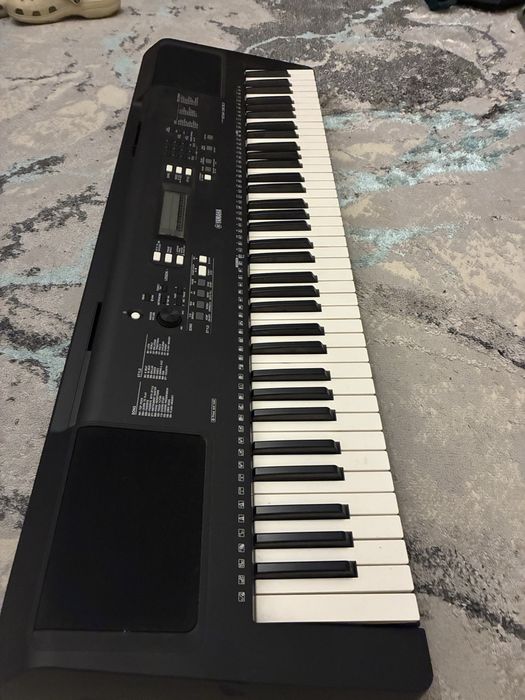 Orga electrica Yamaha PSR-EW300.