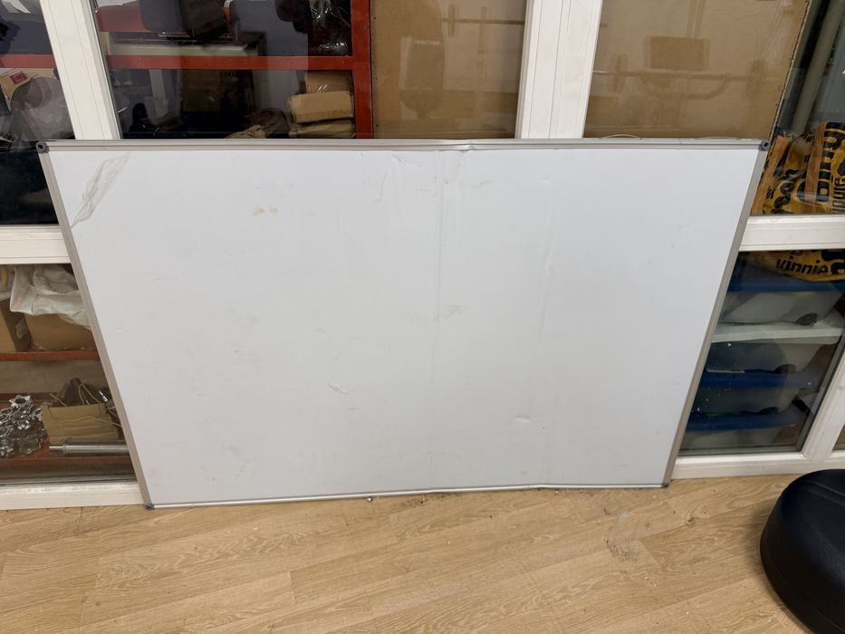 Tabla magnetica de scris 150x100 cm noua dar  stramba de la transport