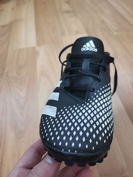 Adidas Predator numărul 42