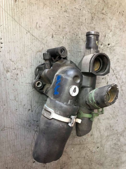 carcasa termostat 2.0 dci  renault trafic 2 opel vivaro a nissan primastar