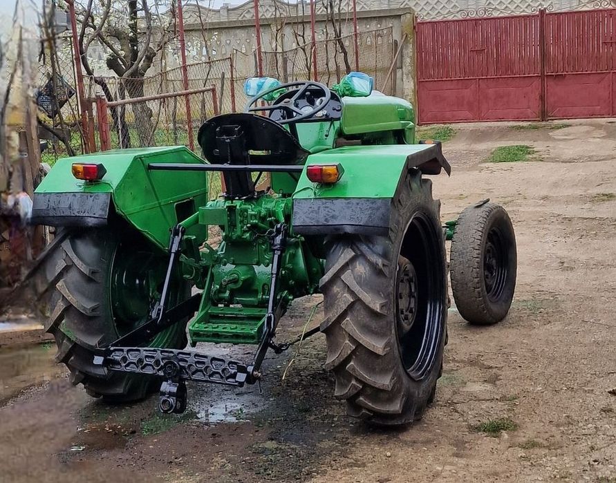 Vând tractor Fiat 411R împreună cu remorca si cultivator