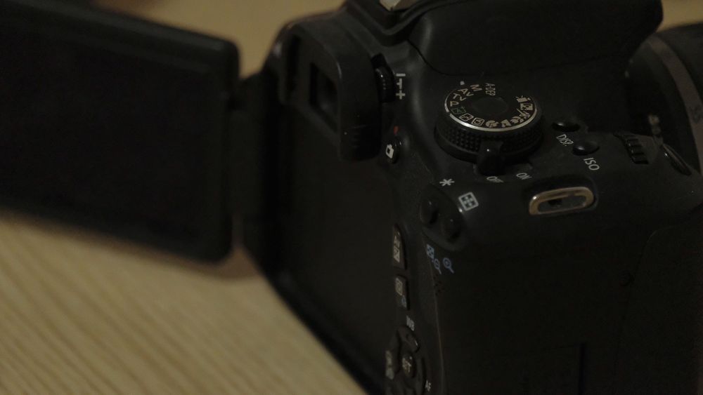 Canon EOS 600D с обектив 18-55mm