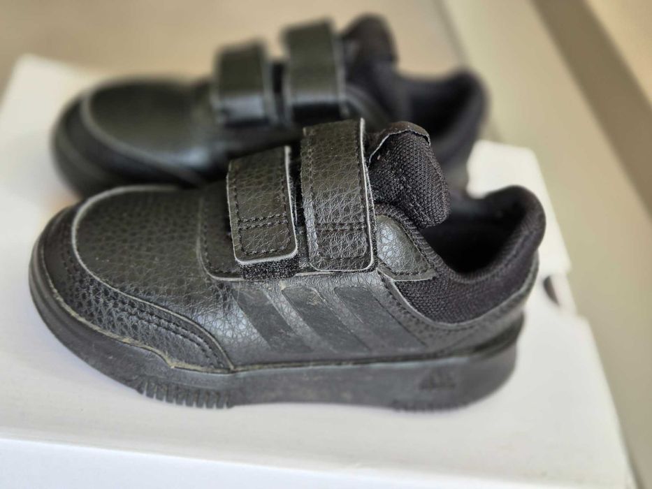 Adidasi Adidas marimea 23