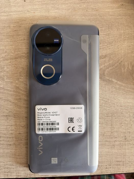 Продаётся срочно телефон Vivo V50