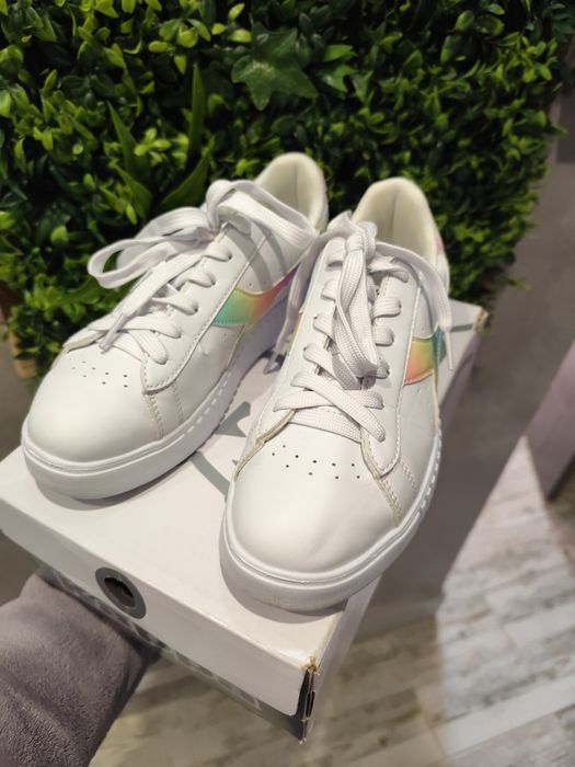 Маратонки DIADORA