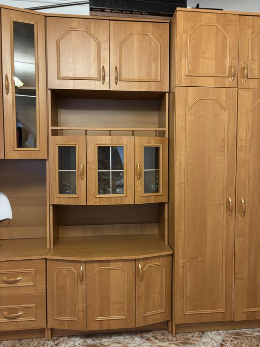 Mobilier living complet, stil clasic, foarte spațios