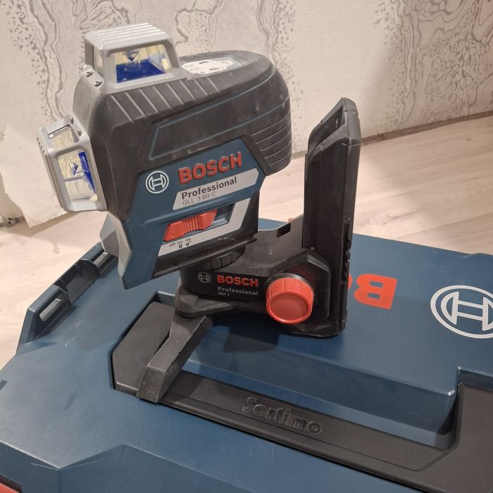 Продам лазерный уровень Bosch